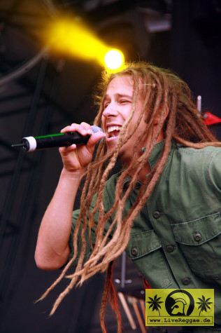 Jahcoustix (D) with The Dubios Neighbourhood 23. Summer Jam Festival - Fuehlinger See, Koeln - Red Stage - 04. Juli 2008 (9).JPG